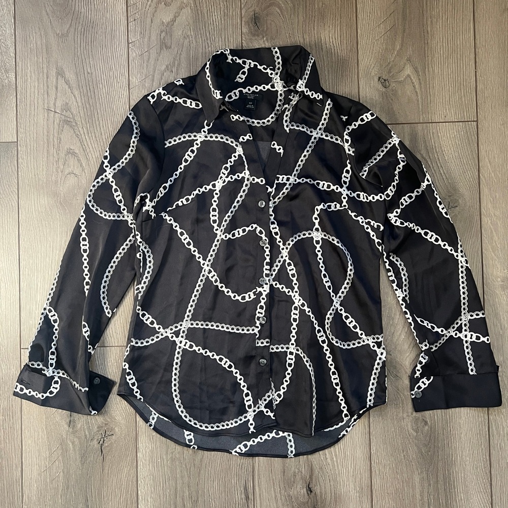 Ann Taylor Factory XS Petite black white chain patterned button up blouse - Picture 2 of 4